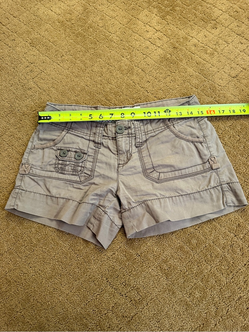 Vintage Aéropostale Beige Cargo Shorts Low Rise Women’s 1/2 Y2K - Picture 2 of 8